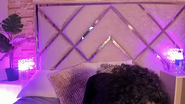  lanna jhonson  online show from September 19, 2025, 3:32 am