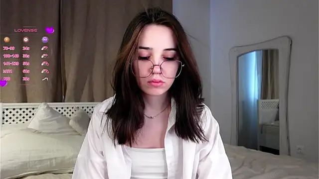 GillianDowdey online show from February 26, 2025, 1:25 am