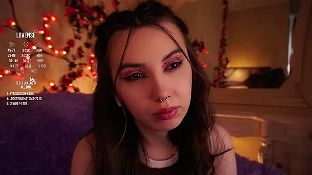 GillianDowdey online show from November 1, 2025, 3:46 am