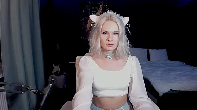 Snapshot of Milena_marshmalows chatting on December 6, 2024, 1:35 am Milena marshmalows online show from December 6, 2024, 1:35 am