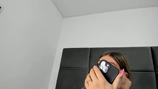 Lizz Luna online show from September 18, 2025, 6:44 pm