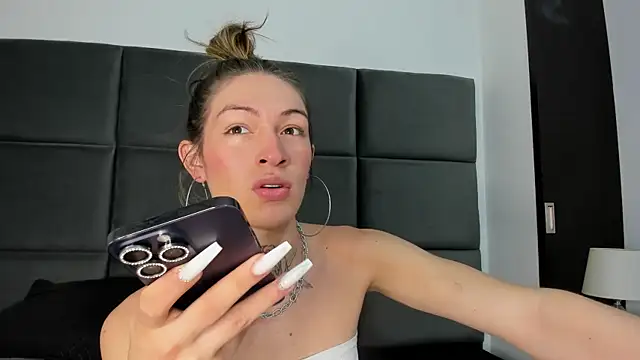 Lizz Luna online show from October 15, 2025, 2:58 pm