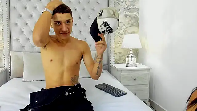 Snapshot of Buda_and_Cataleya_ chatting on October 22, 2025, 2:49 pm Buda and Cataleya online show from October 22, 2025, 2:49 pm