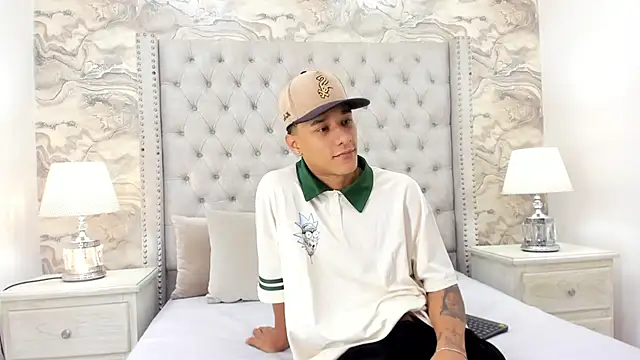 Snapshot of Buda_and_Cataleya_ chatting on October 6, 2025, 1:56 pm Buda and Cataleya online show from October 6, 2025, 1:56 pm