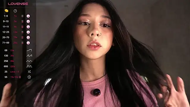 AislyEmbury online show from September 30, 2025, 6:08 am