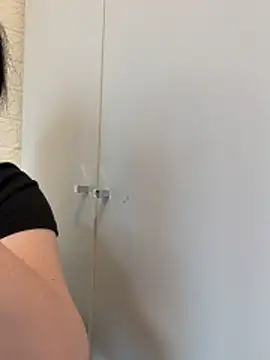 Sophie Eaton online show from April 4, 2026, 5:08 pm