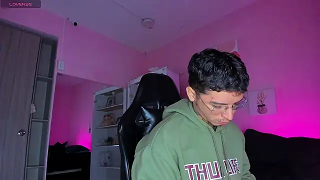 Ian Castillo  online show from October 9, 2025, 11:11 am