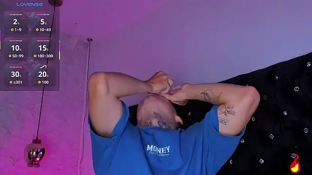 Ian Castillo  online show from October 3, 2025, 11:23 am