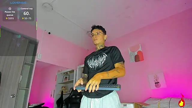 Ian Castillo  online show from October 22, 2025, 11:09 am