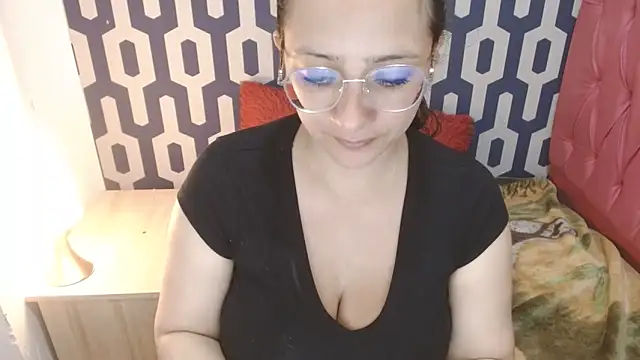 sarax ximena online show from October 7, 2025, 6:14 am