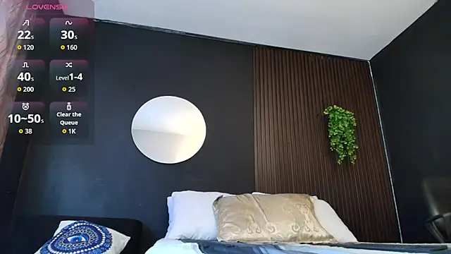 Aaron Jassell1 online show from September 17, 2025, 2:19 pm