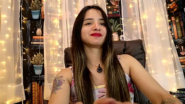 Snapshot of julietta___jackson chatting on June 25, 2026, 8:47 pm julietta jackson online show from June 25, 2026, 8:47 pm