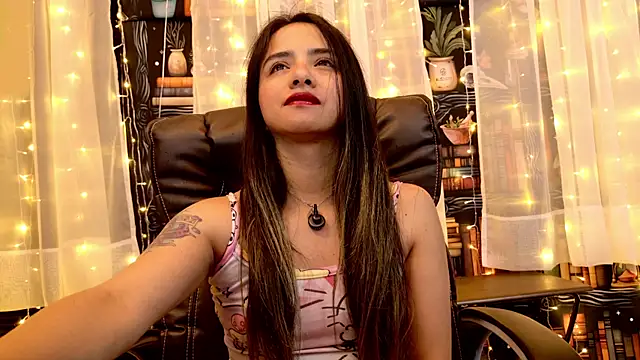 Snapshot of julietta___jackson chatting on July 3, 2026, 11:22 pm julietta jackson online show from July 3, 2026, 11:22 pm