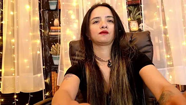 Snapshot of julietta___jackson chatting on July 9, 2026, 9:14 pm julietta jackson online show from July 9, 2026, 9:14 pm