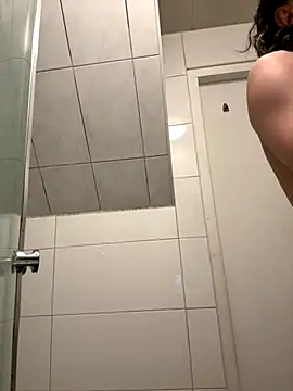 Snapshot of wolfwhite95 chatting on October 22, 2025, 4:39 pm wolfwhite95 online show from October 22, 2025, 4:39 pm