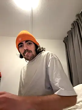 Snapshot of wolfwhite95 chatting on October 29, 2025, 1:26 am wolfwhite95 online show from October 29, 2025, 1:26 am