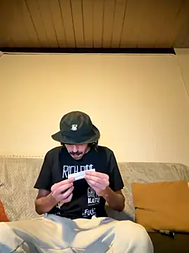 Snapshot of wolfwhite95 chatting on November 7, 2025, 10:57 pm wolfwhite95 online show from November 7, 2025, 10:57 pm