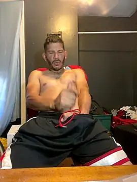 Snapshot of Chico_Bellaco chatting on September 18, 2025, 4:21 pm Chico Bellaco online show from September 18, 2025, 4:21 pm