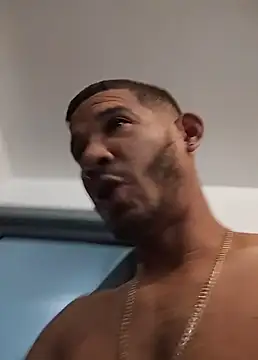 Snapshot of Chico_Bellaco chatting on September 28, 2025, 2:13 pm Chico Bellaco online show from September 28, 2025, 2:13 pm