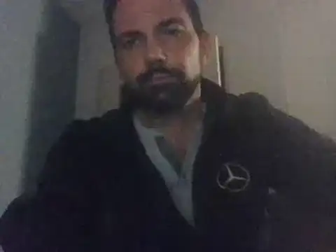 Snapshot of Romix2985 chatting on December 3, 2024, 8:33 pm Romix2985 online show from December 3, 2024, 8:33 pm