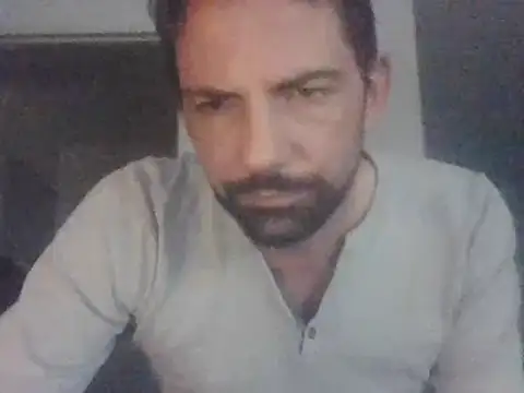 Snapshot of Romix2985 chatting on December 4, 2024, 2:20 pm Romix2985 online show from December 4, 2024, 2:20 pm