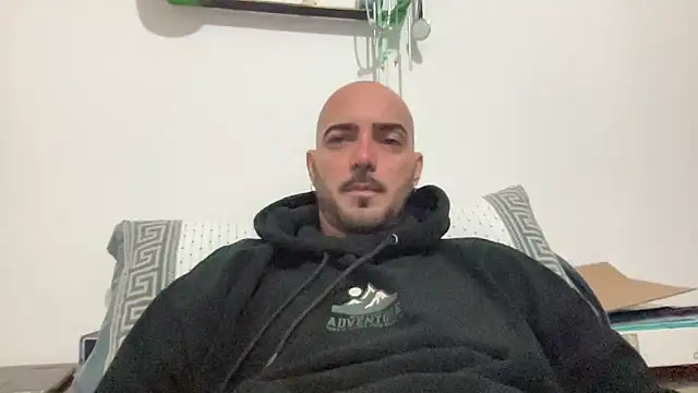 alessandromori91 online show from December 18, 2025, 10:24 pm