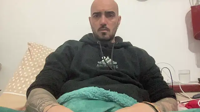 alessandromori91 online show from January 12, 2026, 9:31 pm