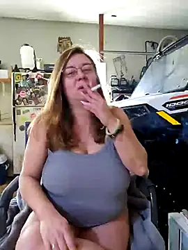 Snapshot of MsShelby40 chatting on December 28, 2024, 5:14 pm MsShelby40 online show from December 28, 2024, 5:14 pm