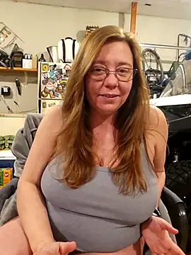 Snapshot of MsShelby40 chatting on December 13, 2025, 9:54 pm MsShelby40 online show from December 13, 2025, 9:54 pm