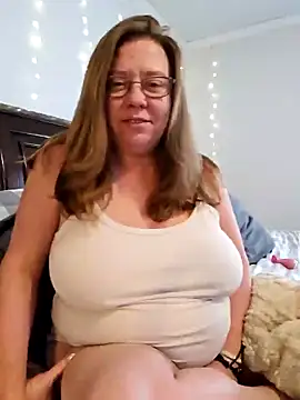 Snapshot of MsShelby40 chatting on December 6, 2024, 7:17 pm MsShelby40 online show from December 6, 2024, 7:17 pm