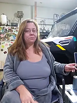 Snapshot of MsShelby40 chatting on December 5, 2024, 10:06 pm MsShelby40 online show from December 5, 2024, 10:06 pm
