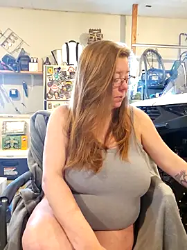 Snapshot of MsShelby40 chatting on December 20, 2025, 8:33 pm MsShelby40 online show from December 20, 2025, 8:33 pm