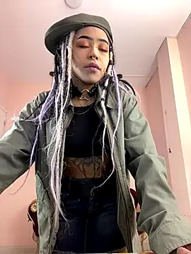 Snapshot of Violetta_Suky chatting on October 17, 2025, 12:51 pm Violetta Suky online show from October 17, 2025, 12:51 pm