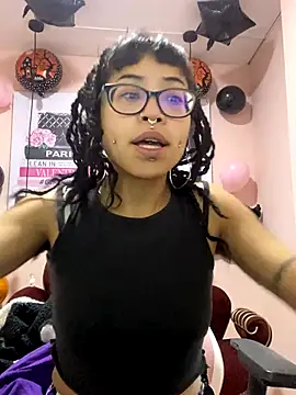 Snapshot of Violetta_Suky chatting on October 25, 2025, 1:12 pm Violetta Suky online show from October 25, 2025, 1:12 pm