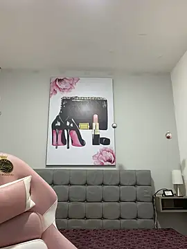 Snapshot of Violetta_Suky chatting on September 30, 2025, 1:28 pm Violetta Suky online show from September 30, 2025, 1:28 pm