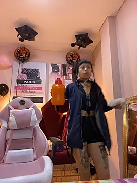 Snapshot of Violetta_Suky chatting on October 24, 2025, 12:59 pm Violetta Suky online show from October 24, 2025, 12:59 pm