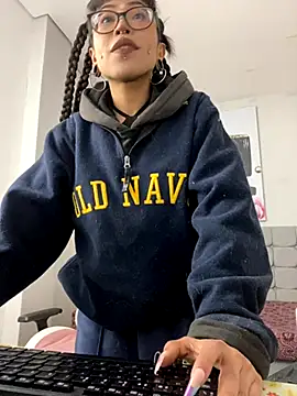 Snapshot of Violetta_Suky chatting on September 29, 2025, 1:39 pm Violetta Suky online show from September 29, 2025, 1:39 pm