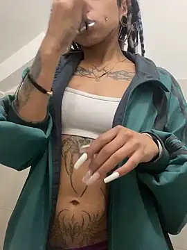 Snapshot of Violetta_Suky chatting on October 16, 2025, 1:30 pm Violetta Suky online show from October 16, 2025, 1:30 pm