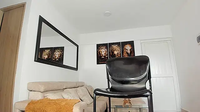 Snapshot of smit_hot_sr chatting on March 6, 2025, 2:29 pm smit hot sr online show from March 6, 2025, 2:29 pm