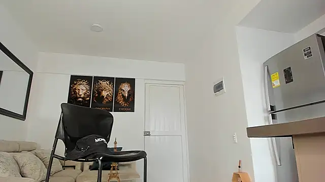 Snapshot of smit_hot_sr chatting on March 7, 2025, 2:34 pm smit hot sr online show from March 7, 2025, 2:34 pm