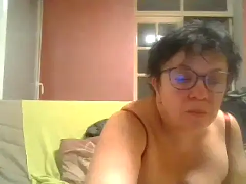Vandeae44 online show from January 4, 2025, 8:37 pm