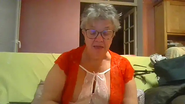 Snapshot of Vandeae44 chatting on September 26, 2025, 7:54 pm Vandeae44 online show from September 26, 2025, 7:54 pm