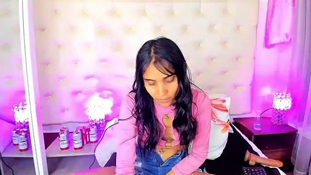 sophie pariss online show from February 23, 2025, 9:44 am