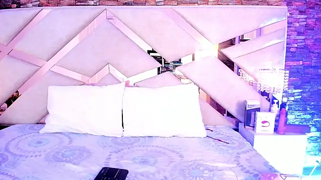 Snapshot of sophie_pariss chatting on October 9, 2025, 2:23 am sophie pariss online show from October 9, 2025, 2:23 am