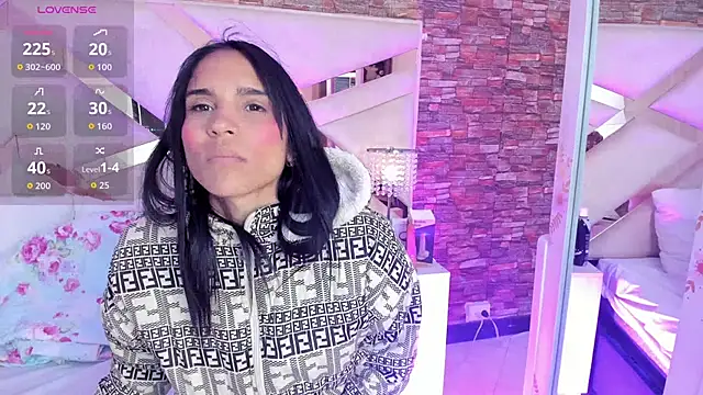 Snapshot of sophie_pariss chatting on October 19, 2025, 3:09 am sophie pariss online show from October 19, 2025, 3:09 am