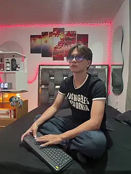Alex and Fabian online show from May 25, 2026, 4:56 am