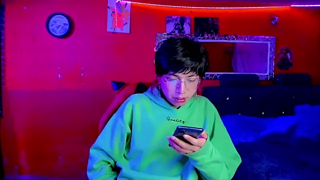 AnggelONfiree online show from March 9, 2025, 11:46 pm