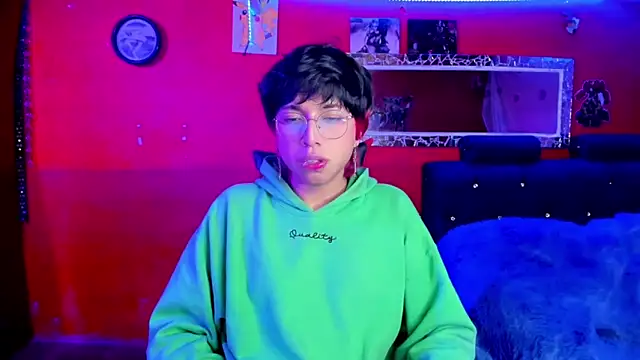 AnggelONfiree online show from March 12, 2025, 5:02 am