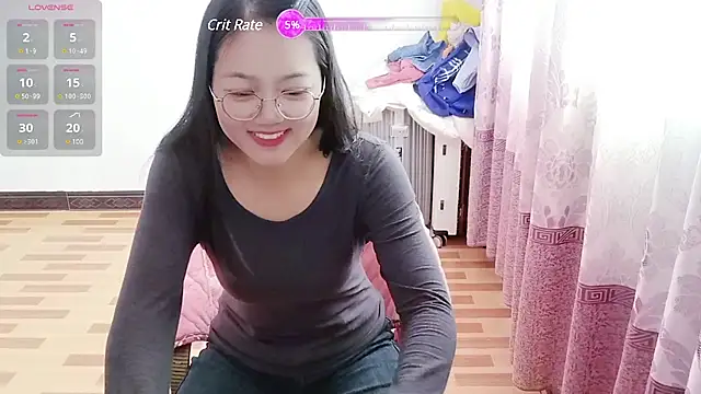 luoxuwen online show from February 5, 2025, 2:19 am
