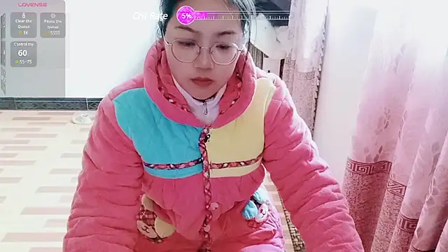 luoxuwen online show from January 31, 2025, 6:13 am